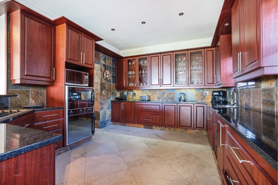 13 Bedroom Property for Sale in Plattekloof 3 Western Cape